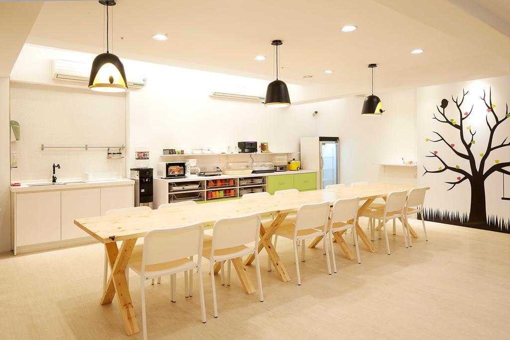 Ease Single Inn Taichung Exteriör bild