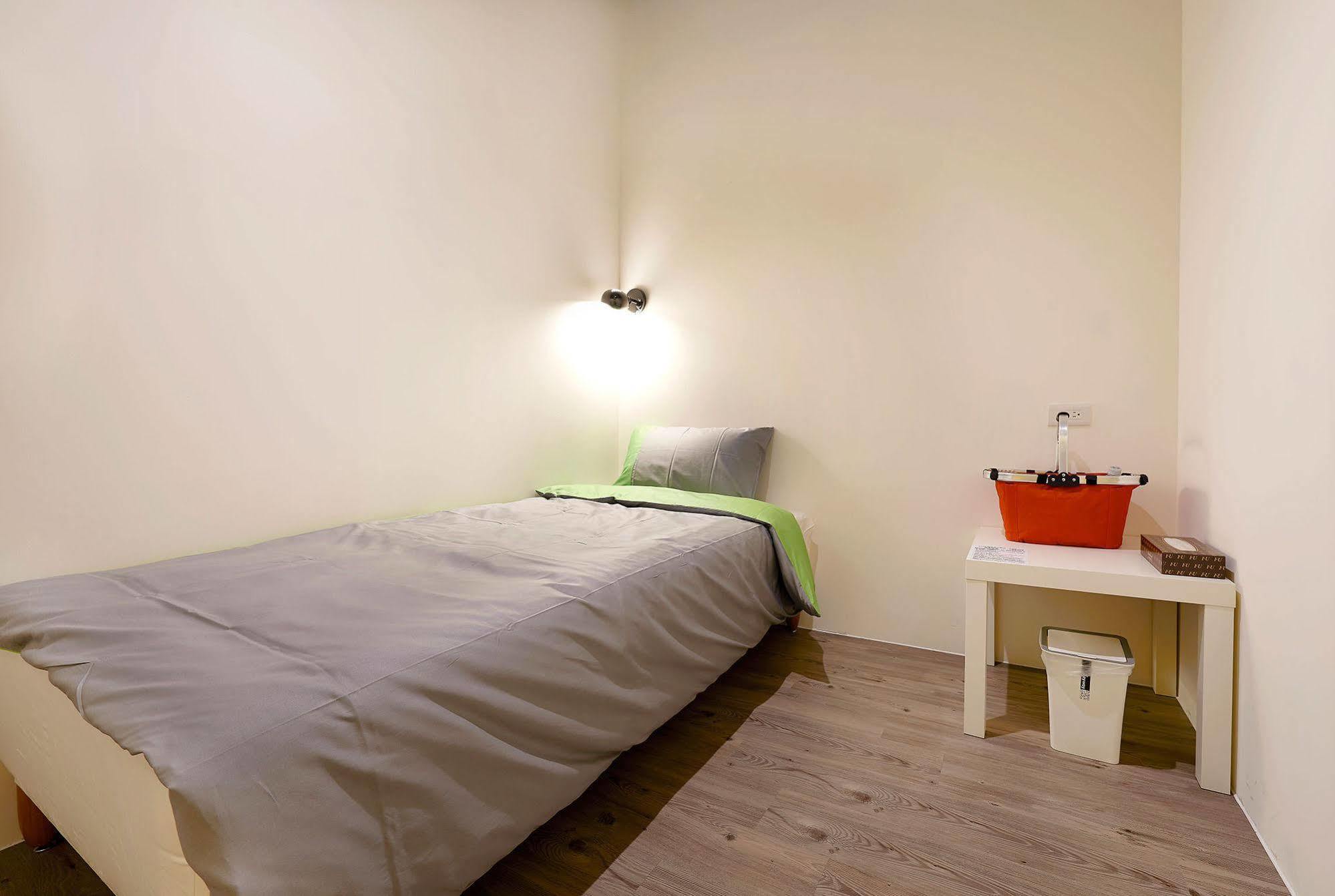 Ease Single Inn Taichung Exteriör bild