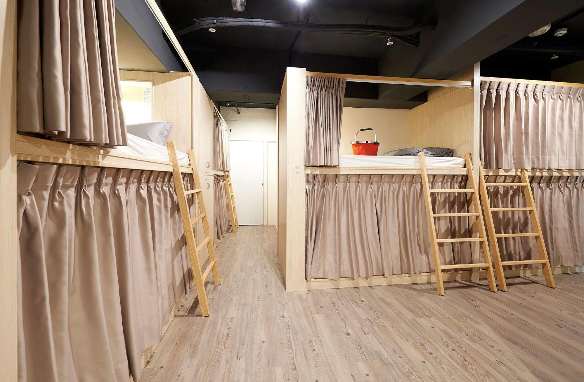 Ease Single Inn Taichung Exteriör bild