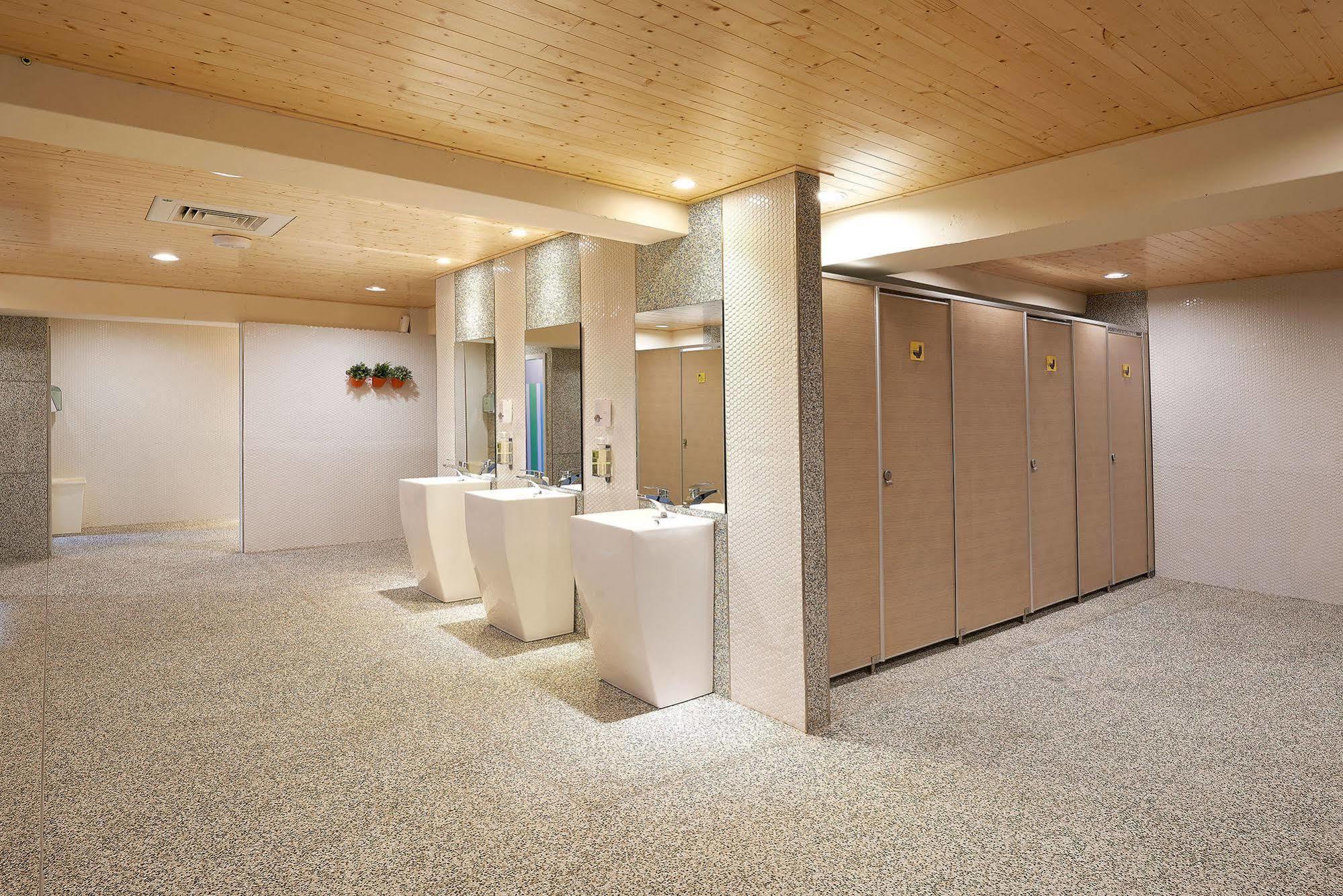 Ease Single Inn Taichung Exteriör bild