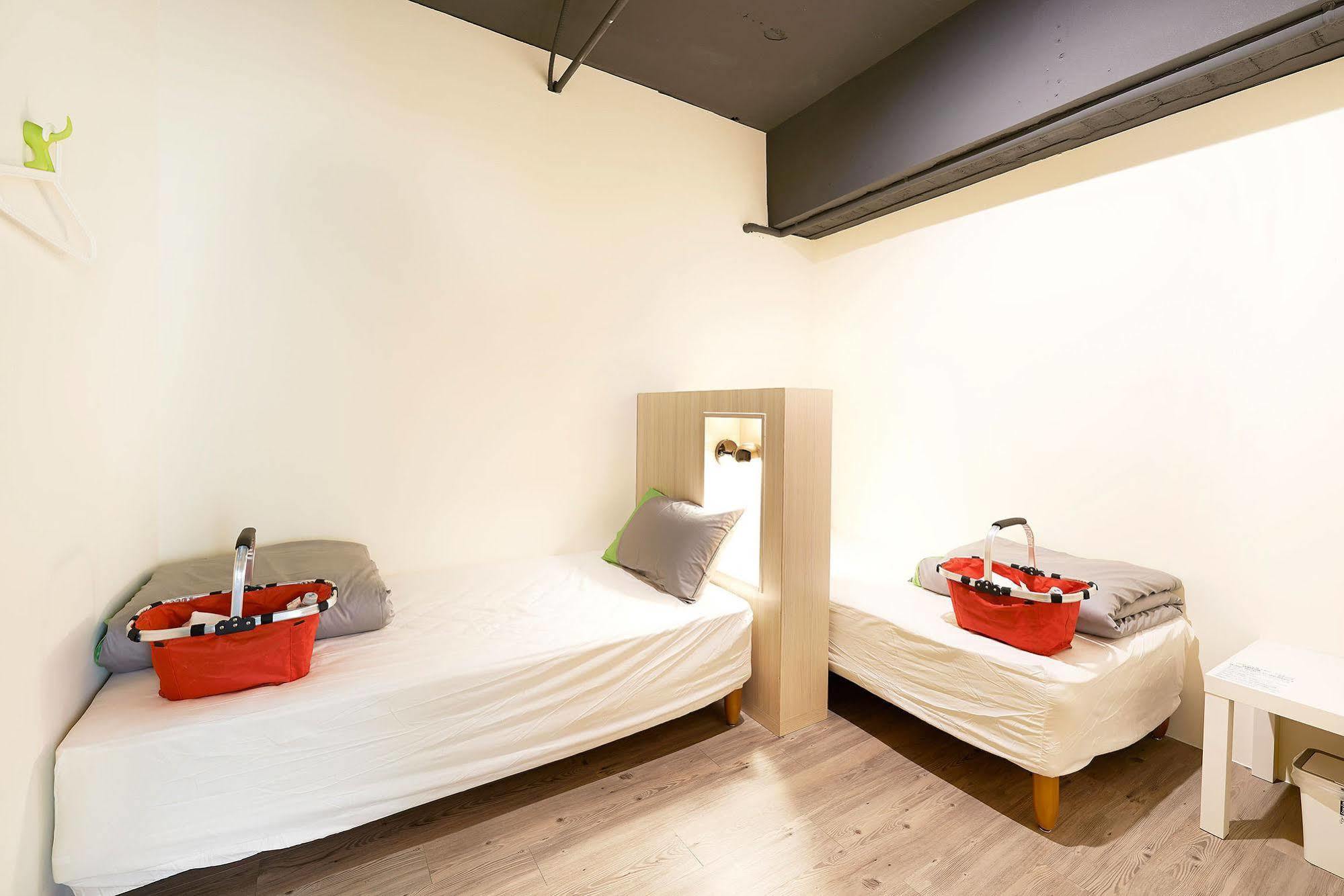 Ease Single Inn Taichung Exteriör bild