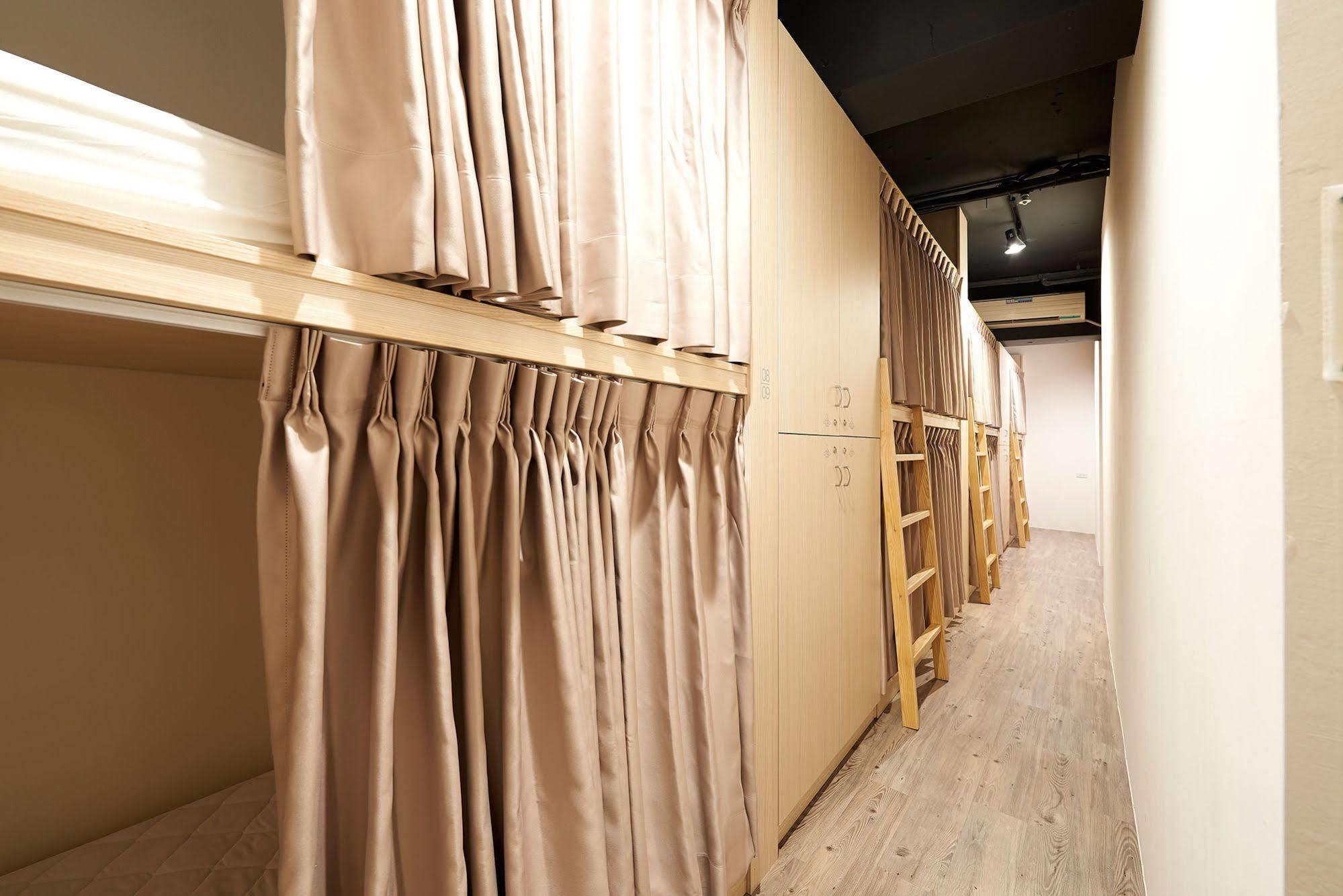 Ease Single Inn Taichung Exteriör bild