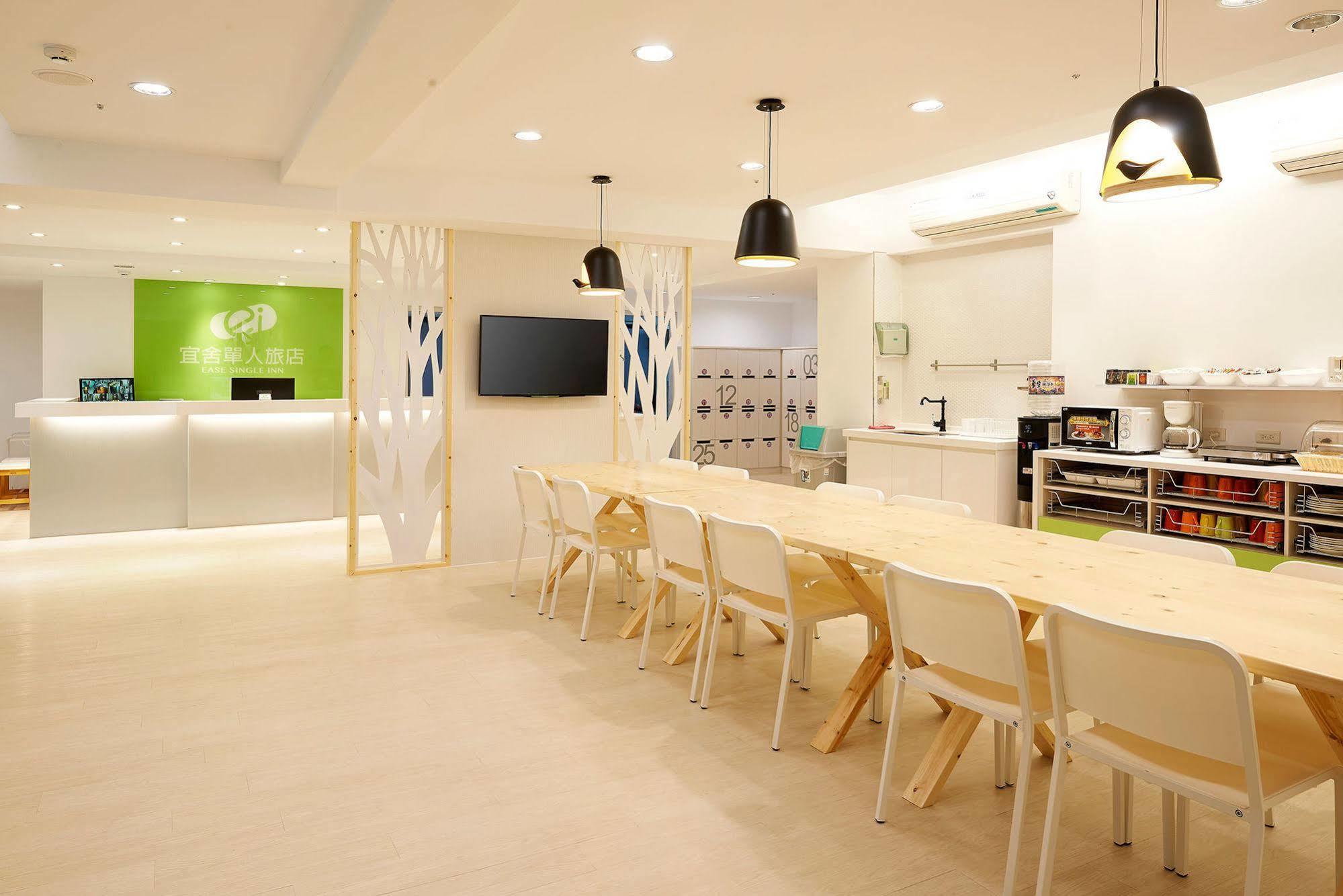 Ease Single Inn Taichung Exteriör bild