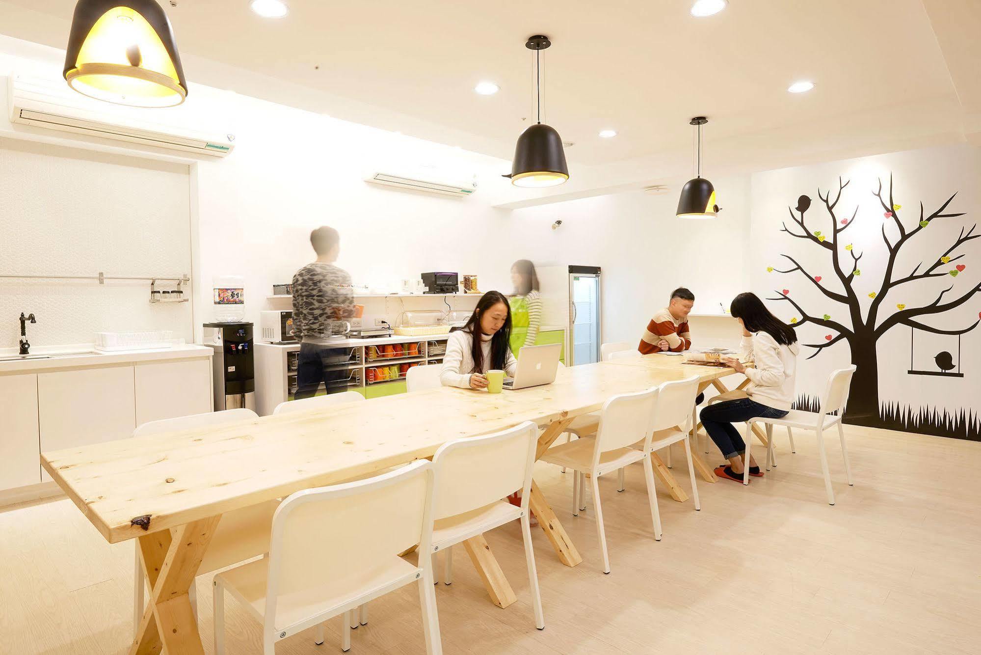 Ease Single Inn Taichung Exteriör bild