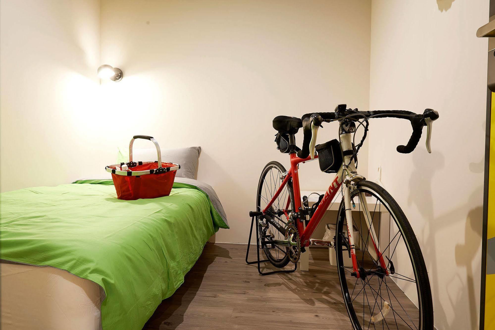 Ease Single Inn Taichung Exteriör bild