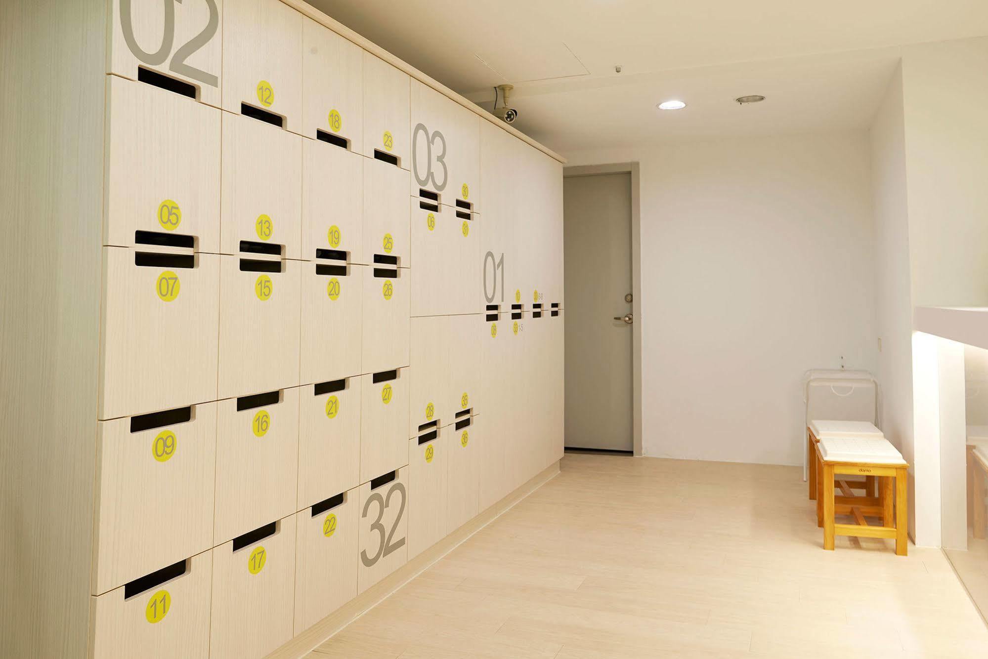 Ease Single Inn Taichung Exteriör bild